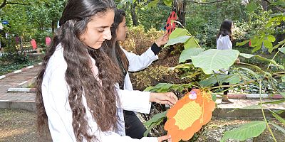 Manisalı Öğrenciler Şiiri Bahçeyle Bütünleştirdi